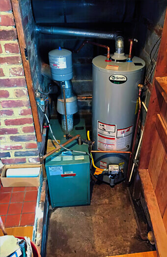 https://plumberfremantle.com.au/uploads/2025/06/hot-water-189087.jpg