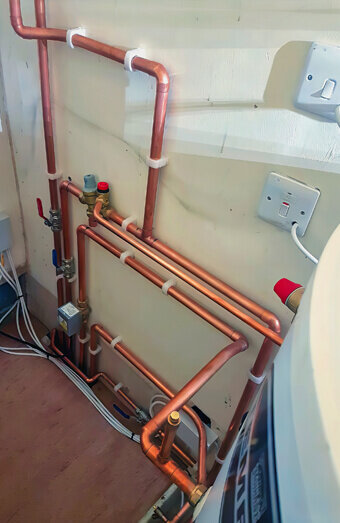 https://plumberfremantle.com.au/uploads/2025/06/hot-water-301986.jpg