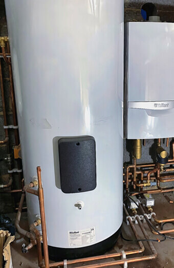 https://plumberfremantle.com.au/uploads/2025/06/hot-water-410504.jpg