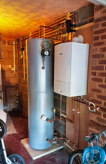 https://plumberfremantle.com.au/uploads/2025/06/hot-water-684599.jpg